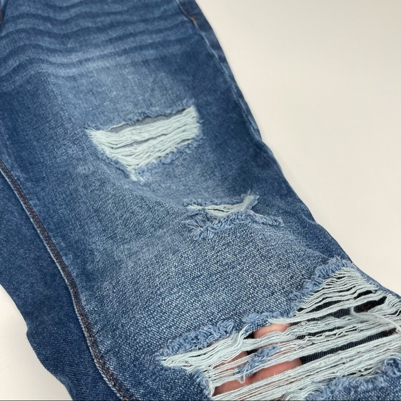 Refuge Ultra High Rise Distressed Mom Jeans 6 - Picture 15 of 17